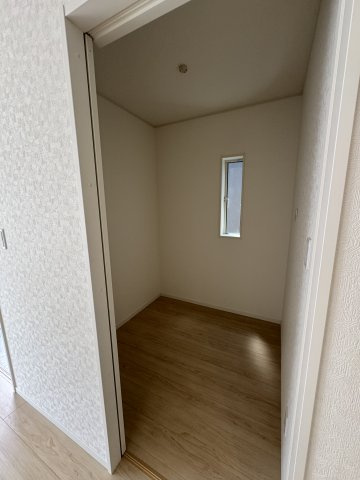 三郷市早稲田2丁目新築戸建■駅チカ10分■駐車並列3台可の収納