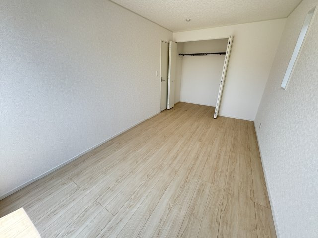 三郷市早稲田2丁目新築戸建■駅チカ10分■駐車並列3台可の洋室