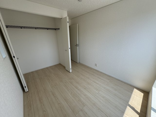 三郷市早稲田2丁目新築戸建■駅チカ10分■駐車並列3台可の洋室
