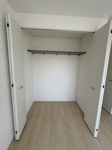 三郷市早稲田2丁目新築戸建■駅チカ10分■駐車並列3台可の収納