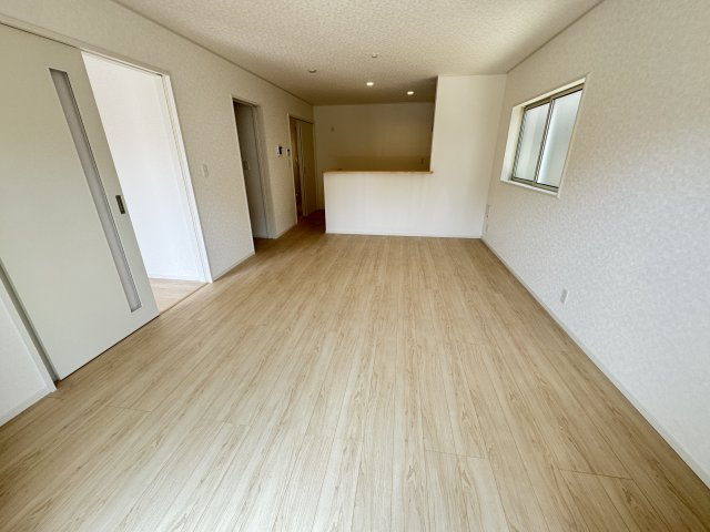 三郷市早稲田2丁目新築戸建■駅チカ10分■駐車並列3台可の居間・リビング