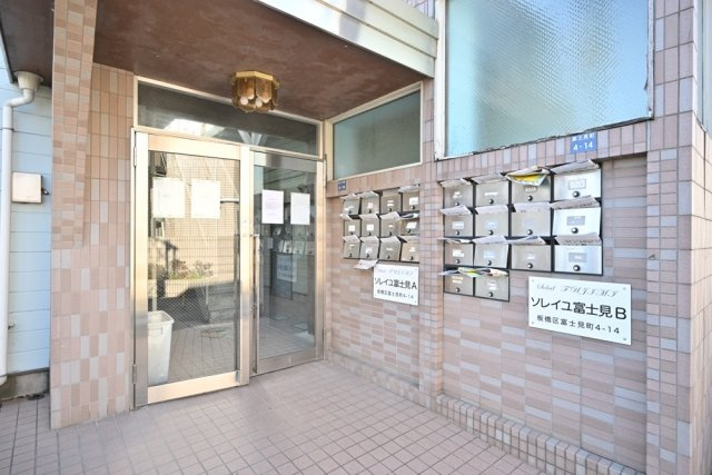 ソレイユ富士見Ｂ棟のエントランス