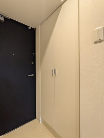 ガーデン板橋氷川町の玄関
