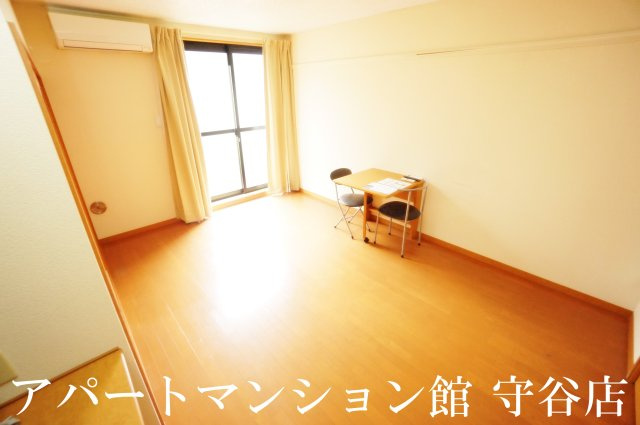 レオパレス吉春Ⅱの居間・リビング