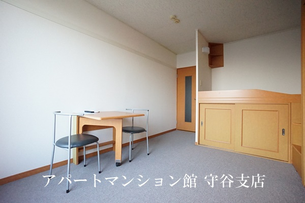 レオパレス薬師台の居間・リビング