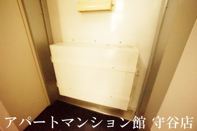 レオパレス守谷中央の玄関