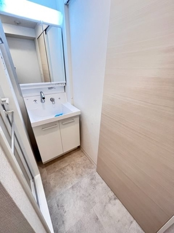 新品家具付きマンション本町14(KaGood東京)の独立洗面台