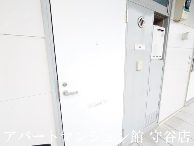 レオパレスサンライトの玄関