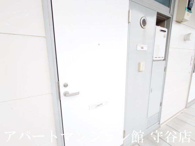 レオパレスサンライトの玄関