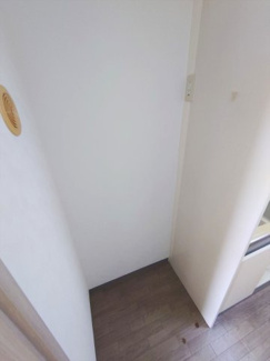 【設備】 | 同間取り違うお部屋、キッチン横の冷蔵庫置き場