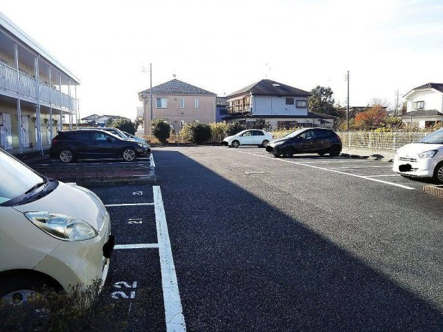 レオパレスサンメイトフジの駐車場