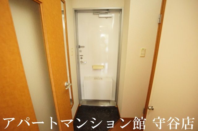 レオパレスキャッスルの玄関