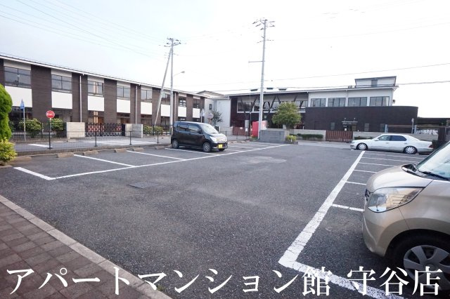 レオパレスキャッスルの駐車場