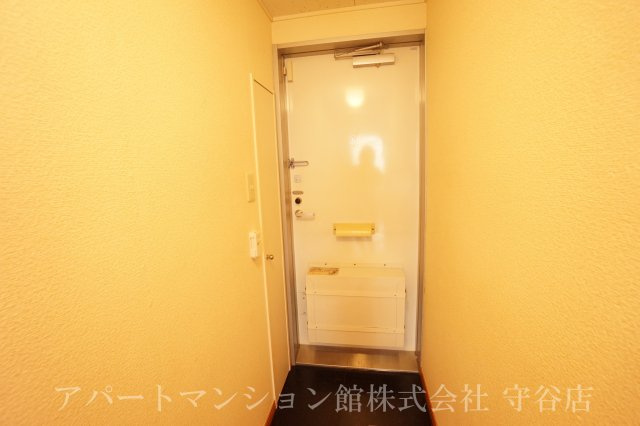 レオパレスクエスタの玄関