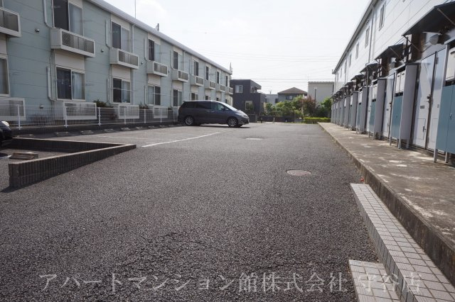 レオパレスクエスタの駐車場