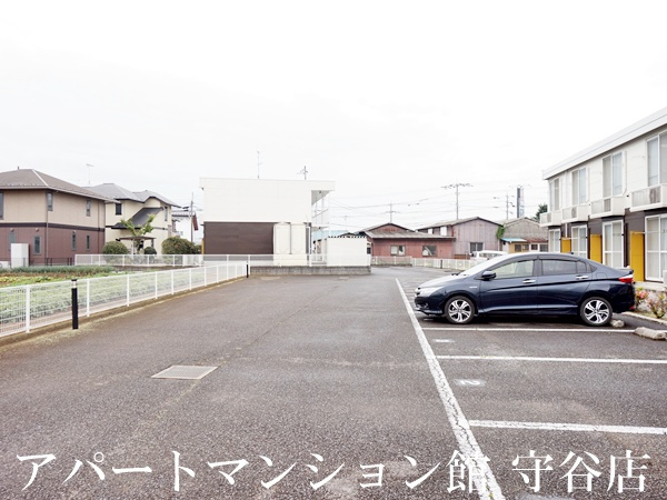レオパレス2004の駐車場