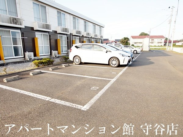 レオパレス2004の駐車場