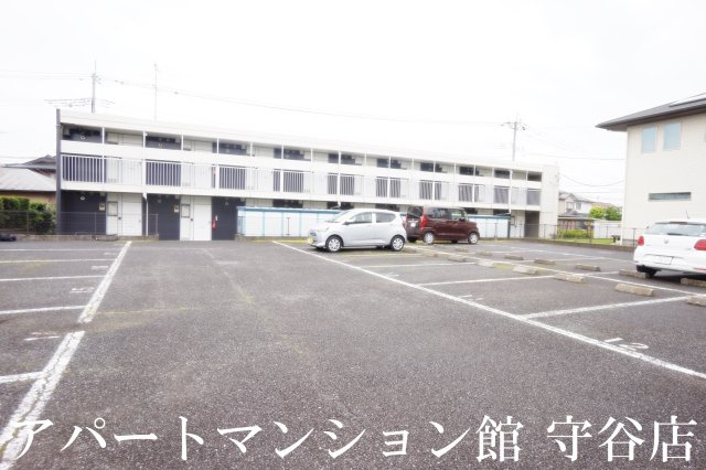 レオパレス松ヶ丘の駐車場