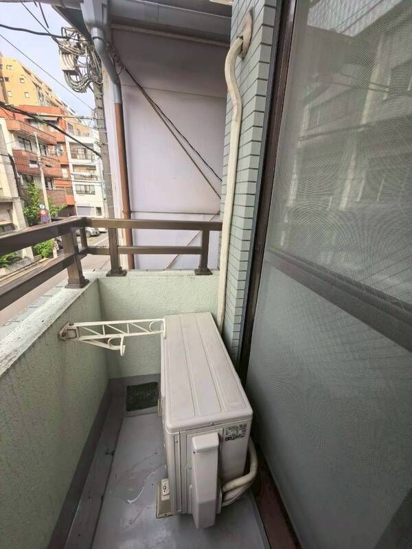 リブポート上野松が谷のバルコニー