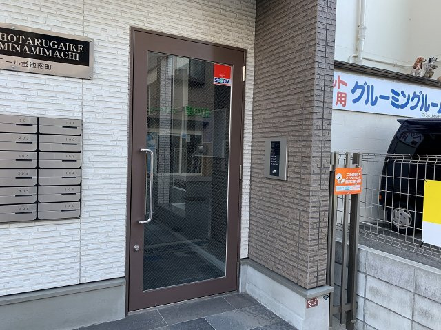 アヴェニール蛍池南町　のエントランス