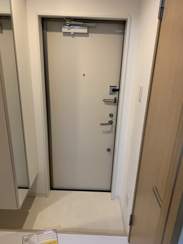 アヴェニール蛍池南町　の玄関