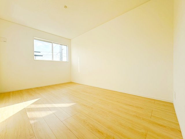 クレイドルガーデン豊田市新町第２　全４棟の寝室|収納も充実した主寝室で、夫婦のプライベート空間をゆったりと確保できます。