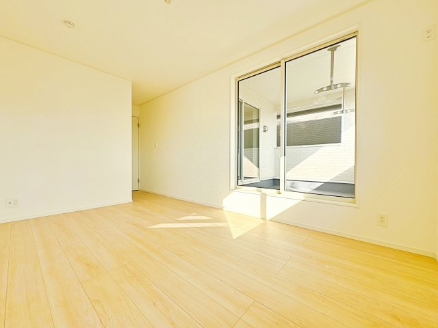 クレイドルガーデン豊田市新町第２　全４棟の寝室|収納も充実した主寝室で、夫婦のプライベート空間をゆったりと確保できます。