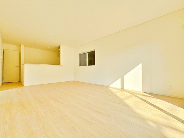 クレイドルガーデン豊田市新町第２　全４棟の居間・リビング|家族が自然と集まる広々としたリビング。お子様の成長を見守りながら過ごせます。