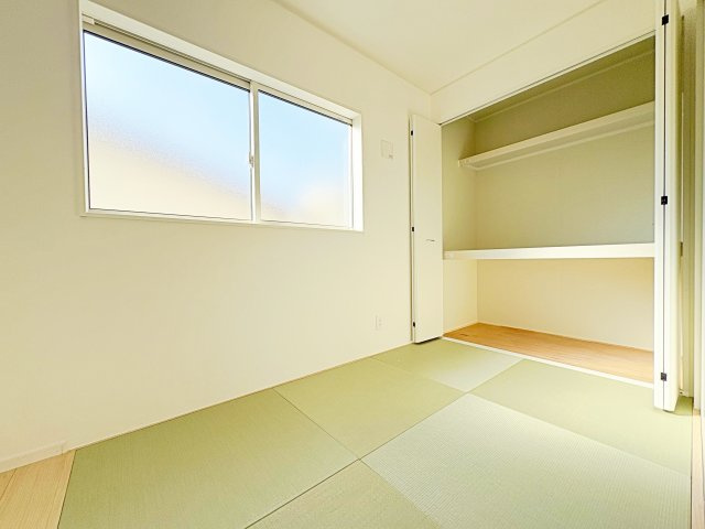 クレイドルガーデン豊田市新町第２　全４棟の和室|リビングに隣接した和室は、来客時の応接スペースとして活用でき、普段はお子様のお昼寝スペースとしても便利に使えます。
