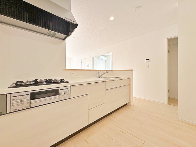 クレイドルガーデン豊田市新町第２　全４棟のキッチン|収納力に優れたキッチンで、家族の食事づくりも効率よく進められます。
