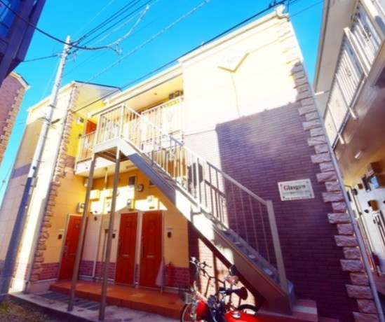 横浜市西区御所山町のアパートの外観