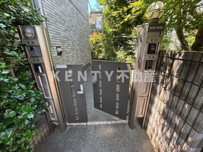 【エントランス】 | ヒルサイト | 毎日通るエントランスはこのようになっています