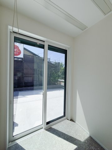 【中古戸建】高崎市福島町のバルコニー|■サンルーム｜サンルームは日当たりも◎ランドリールームの隣にサンルームがございますので、お洗濯も安心です＾＾