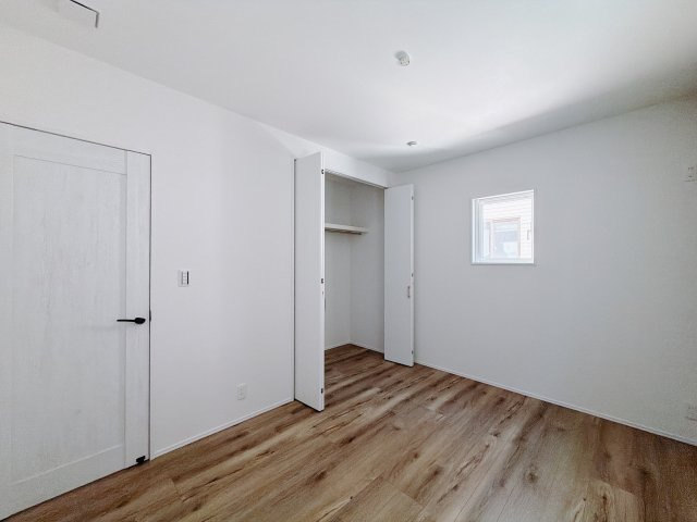 【中古戸建】高崎市福島町の洋室|■2階洋室｜お子様の一人部屋にピッタリな洋室。木のぬくもりを感じるフローリングは、天然木の味わいが時とともに深みを増していきます。また、傷にも強く、フリーワックスでお手入れもラクラクです♪
