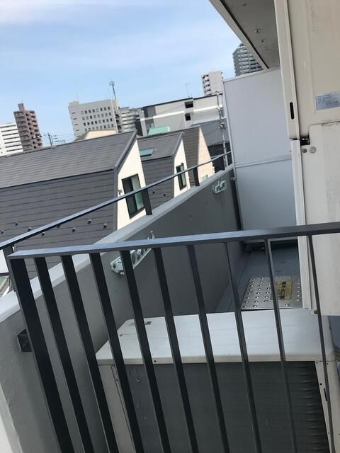 コスモリード駒沢大学のバルコニー