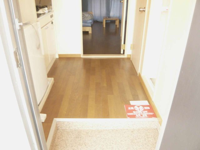 レオパレススイートパールの玄関|家具・家電付きのお部屋です。