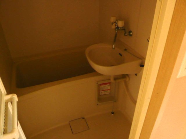 レオパレススイートパールの浴室|バス、トイレ別々で快適です。