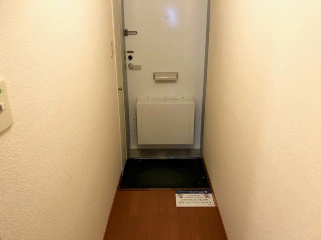 レオパレスロッソピアンコの玄関