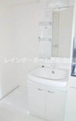 ヴィラ・ロクロ―IIの洗面所