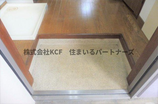 江崎ガーデンビルの玄関|明るい玄関です