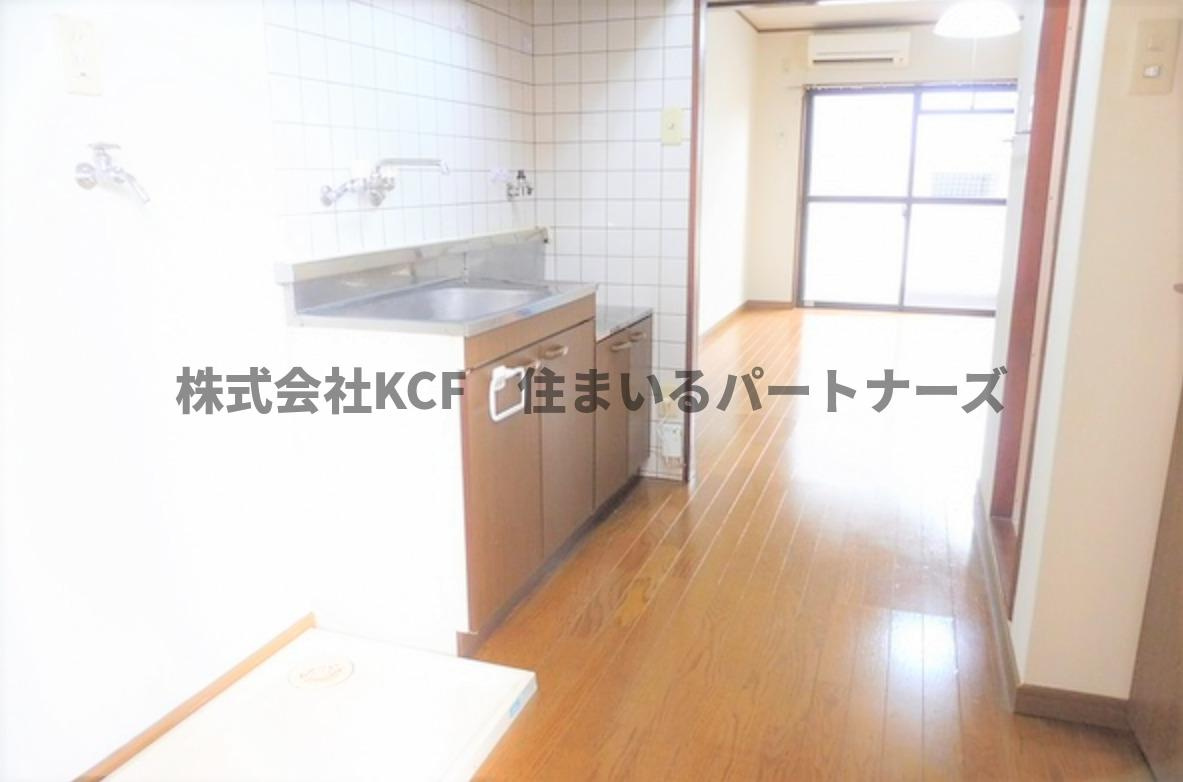 江崎ガーデンビルの居間・リビング|こちらの居間で趣味の時間をお楽しみください