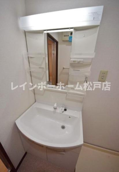 グローリアパレス弐番館の洗面所|コンパクトで使いやすい洗面所