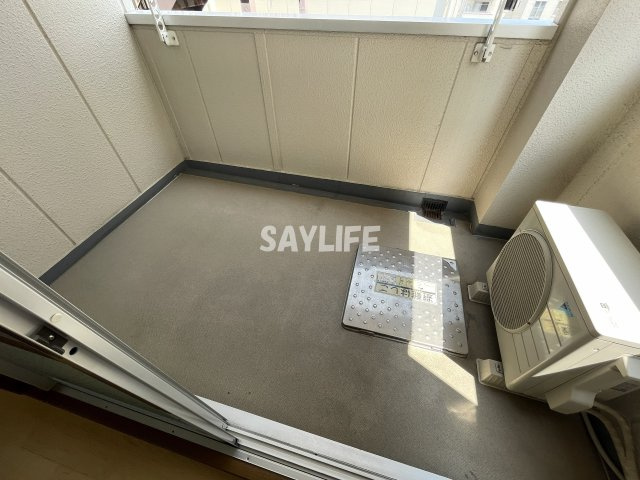 眞柄ビルのバルコニー