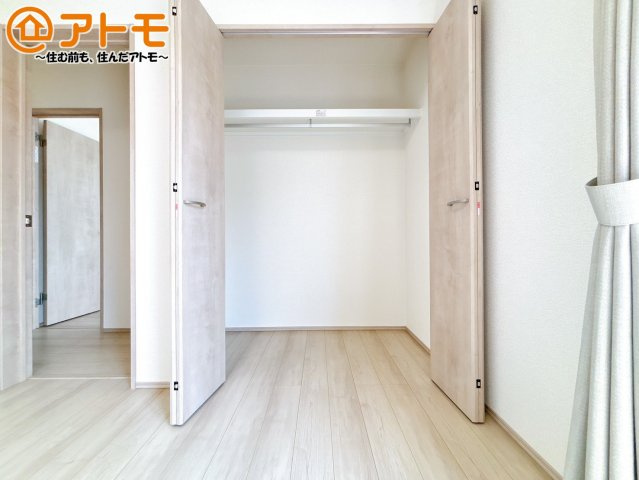 【内装】 | 沼津市原　分譲住宅　1号棟 | ハンガーパイプ付きのクローゼットは季節ものなどを収納することができて便利です♪