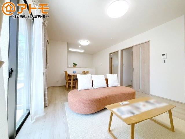 【居間・リビング】 | 沼津市原　分譲住宅　1号棟 | 家族団らんのイメージは、リビングを思い浮かべませんか？リビングこそ広々とした空間が良いですね♪