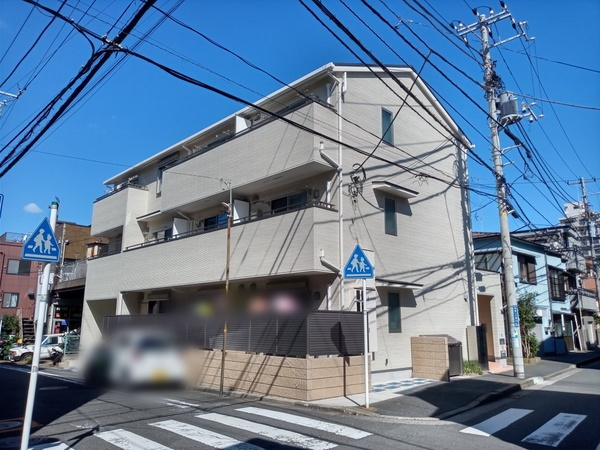 横浜市西区中央１丁目のアパートの外観