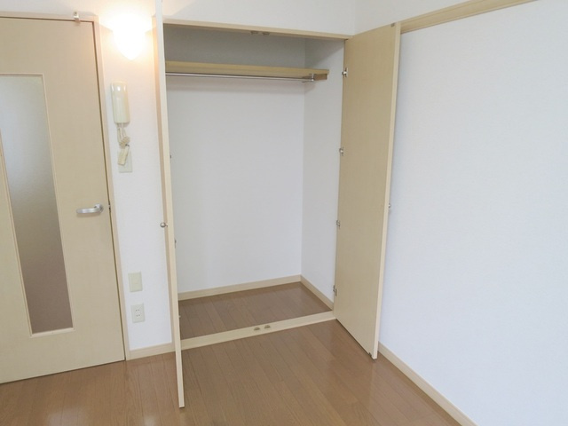 リリックコート鎌倉の寝室|大きめのクローゼットがある洋室です！