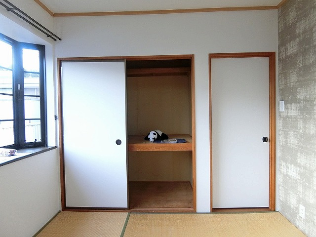 【収納】 | ピアコート | ※参考写真※和室6帖のお部屋にある押入れです♪押入れは寝具など、かさ張りやすいものの収納にぴったり☆お部屋すっきり片付きます♪