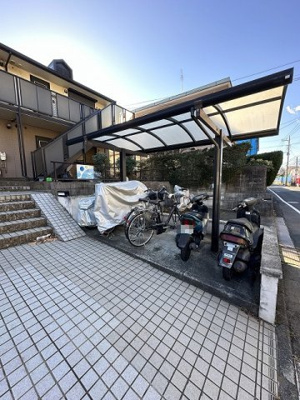 【その他共用部分】 | ピアコート | 屋根付きの駐輪場で雨が降っても大切な自転車が濡れなくてすみますね♪駅まで自転車もおすすめです！