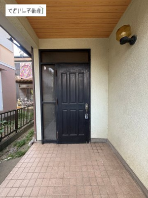 【玄関】 | 深谷市稲荷町　中古住宅   | 現地(2026年7月撮影)